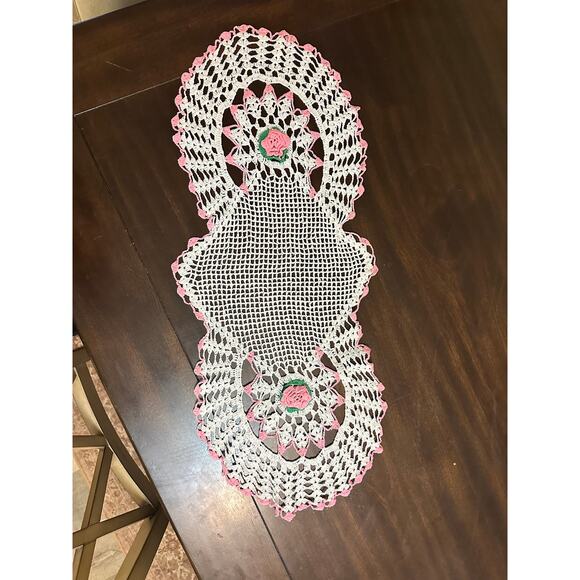 Vintage Crochet Lace Table Runner Raised Variegated Pink Irish Roses handmade - Picture 4 of 13